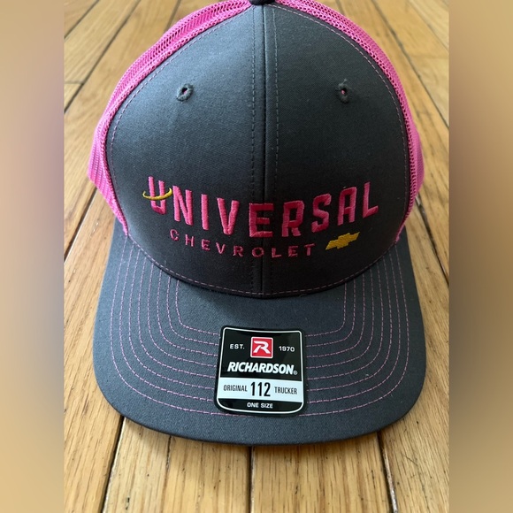 universal chevrolet trucker hat cap SnapBack One Size Fits All Pink Gray Logo - Picture 1 of 5
